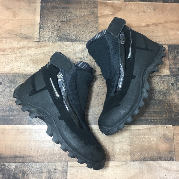women's hiking boots with zipper